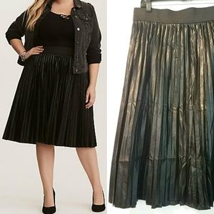 3X Torrid Black Faux Leather Pleated Midi Skirt